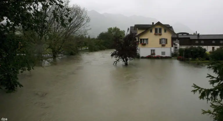 und-Hochwasser-am-Rhein