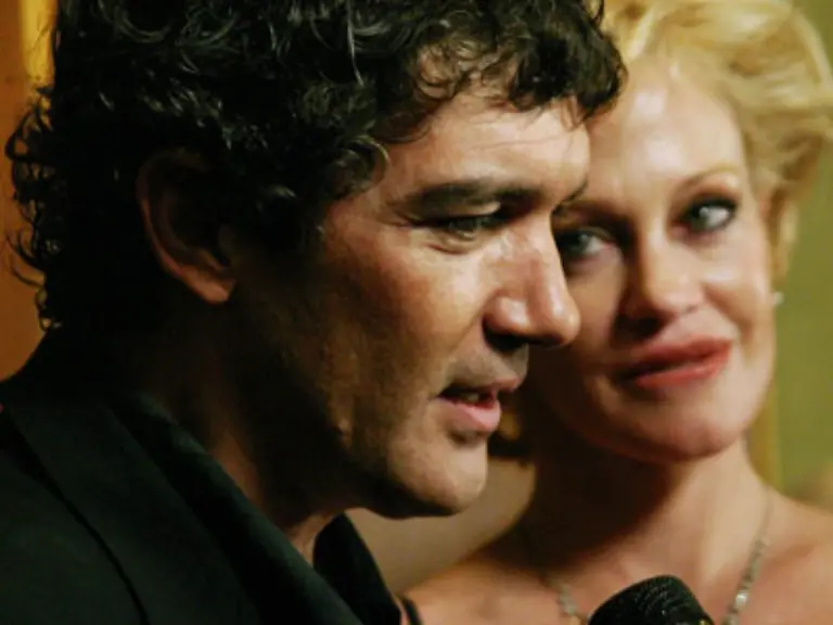 Wenn-es-nach-Antonio-Banderas-ginge-wuerde-seine-Ehefrau-Melanie-Griffith-einer-geregelten-Arbeit-nachgehen