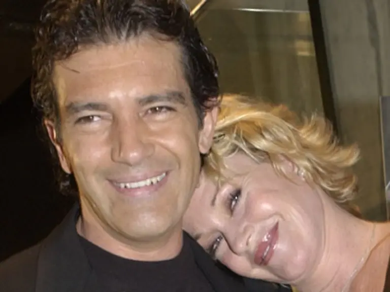 Er-findet-dass-seine-Gattin-und-ihre-gleichaltrigen-Kolleginnen-im-jugendfixierten-Hollywood-diskriminiert-werden