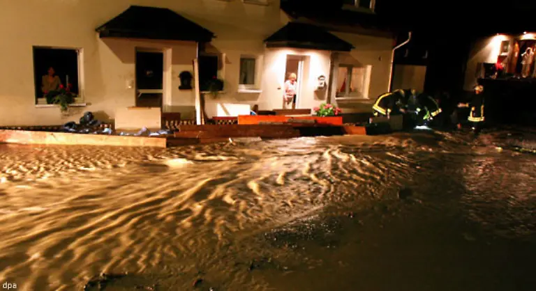 Das-Bundesumweltministerium-rechnet-unterdessen-mit-einer-massiven-Zunahme-der-Hochwasser-Gefahr