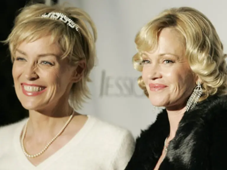 Alles-Gute-zum-Fuenfzigsten-Nur-eines-noch-die-Prinzessinnennummer-la-Sharon-Stone-bitte-nicht-nachmachen-Fotos-ap-dpa