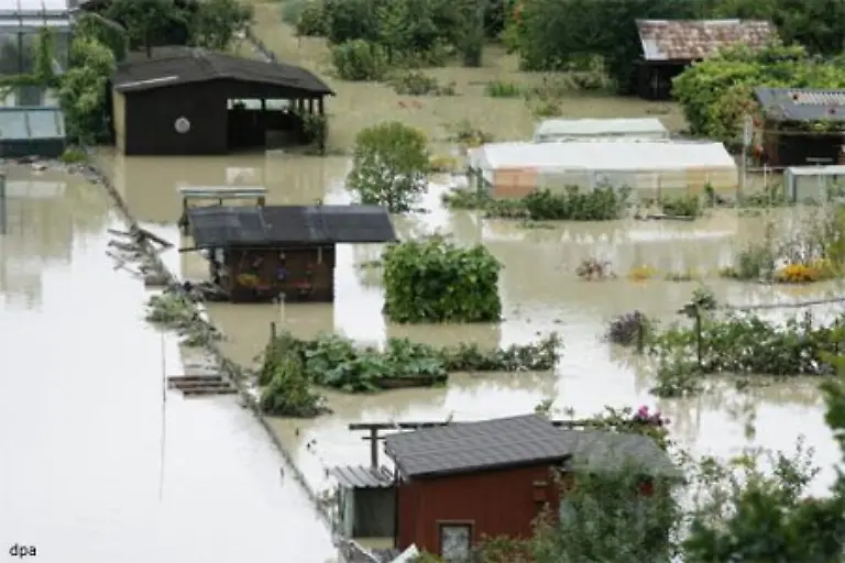 Laut-Bundesumweltministerium-werde-es-wohl-schon-in-wenigen-Jahrzehnten-im-Winter-etwa-40-Prozent-mehr-Regen-aber-immer-weniger-Schnee-und-Eisspeicherung-geben