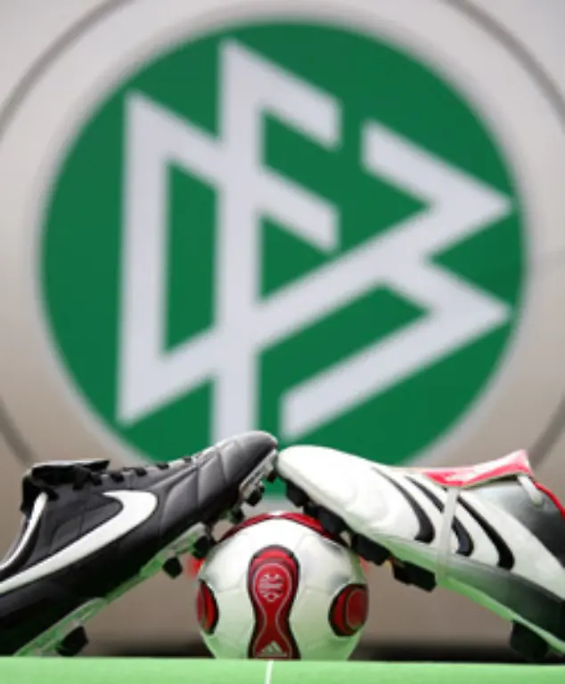 Fuer-die-Leitung-der-306-Bundesliga-Partien-hat-der-DFB-zunaechst-19-Referees-benannt-Einer-von-ihnen-ist