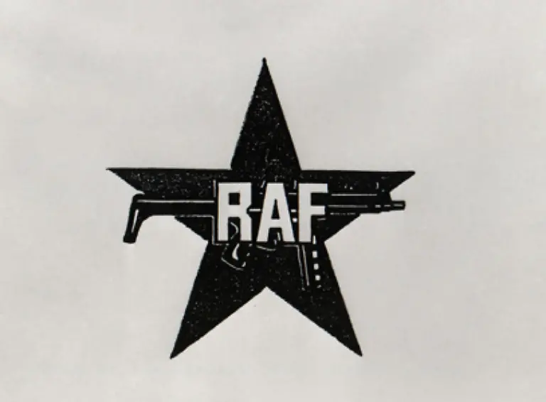 Die-Rote-Armee-Fraktion-besser-bekannt-unter-ihrem-Kuerzel-RAF-haelt-30-Jahre-lang-die-Bundesrepublik-in-Atem-Am-Anfang-steht-eine-Kaufhausbrandstiftung-in-Frankfurt-Main-1968-und-am-Ende-die-Selbstaufloesung-1998