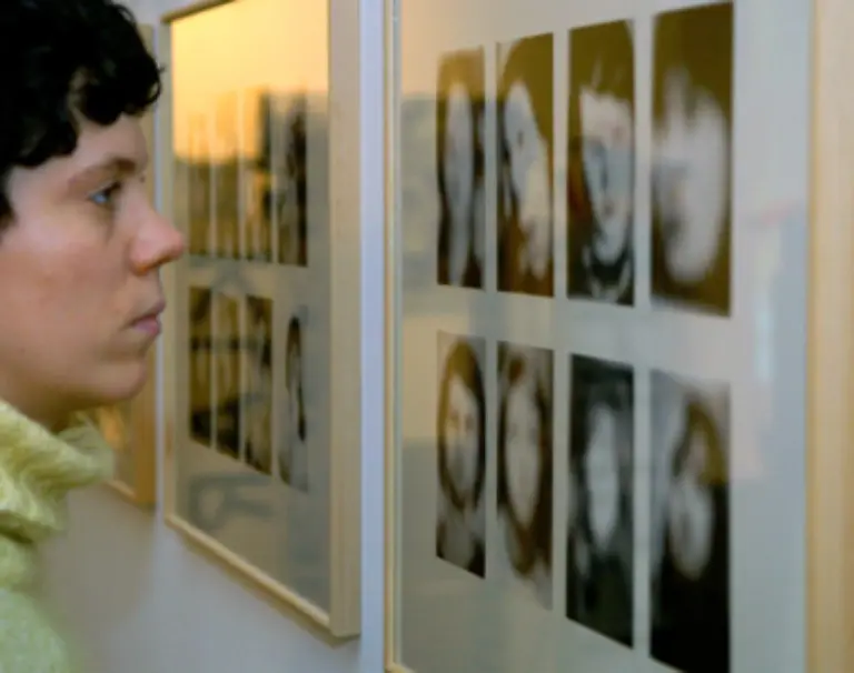 Die-RAF-Aktivisten-fliehen-nach-Jordanien-und-werden-von-der-palaestinensischen-Fatah-im-Guerilla-Krieg-ausgebildet-Foto-Ausstellung-Zur-Vorstellung-des-Terrors-Die-RAF-2005-in-Berlin