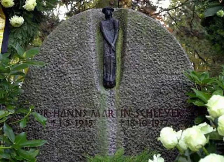 Doch-die-Taeter-dieser-dritten-Generation-sind-immer-noch-weitgehend-unbekannt-Nur-zwei-werden-verurteilt-Das-vorerst-letzte-Strafverfahren-endet-am-28-September-2004