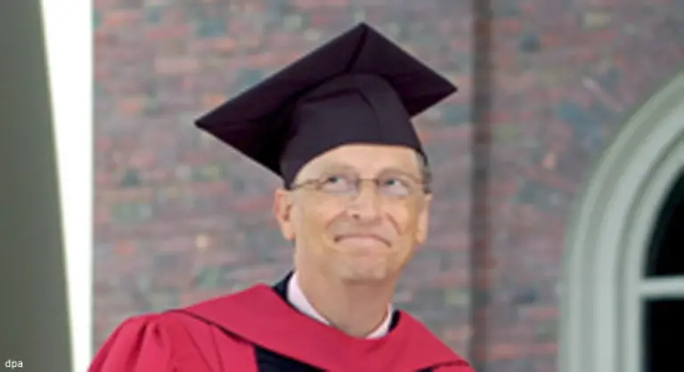 Ebenfalls-ein-erfolgreicher-und-besonders-reicher-Linkshaender-Bill-Gates
