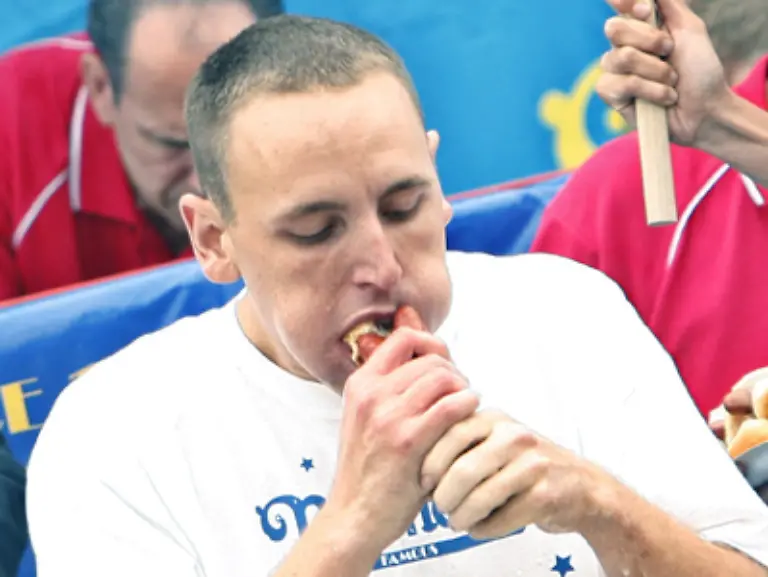 Zaehne-sind-naemlich-mehr-als-nur-Beiss-und-Kauwerkzeuge-Sie-helfen-dem-Menschen-bei-der-Lautbildung-besonders-des-S-Lautes-und-haben-ausserdem-verschiedene-soziale-Funktionen