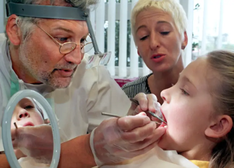 In-diesem-Fall-sollte-ein-Kieferorthopaede-aufgesucht-werden