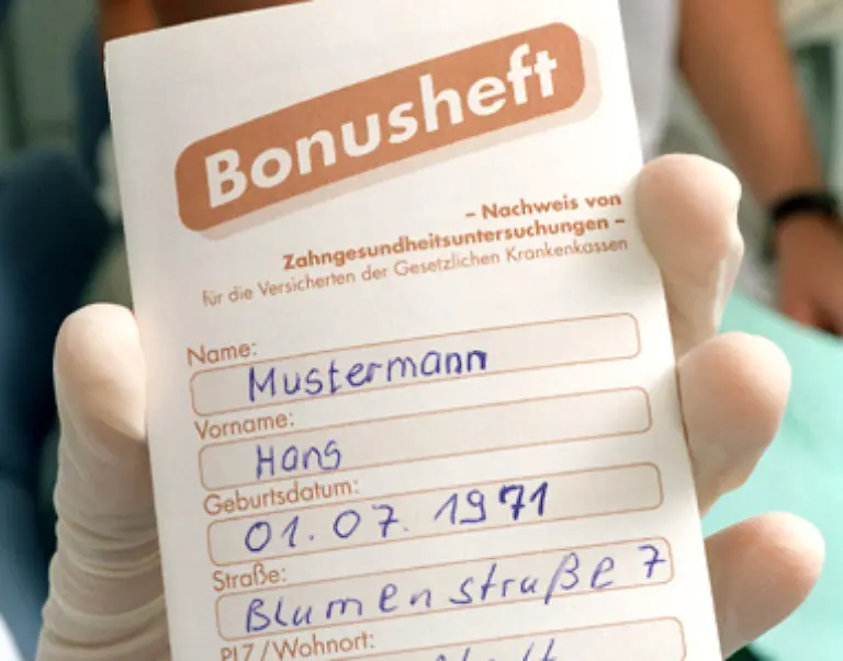 Diese-Zahnarztbesuche-sollten-in-einem-so-genannten-Bonusheft-dokumentiert-werden