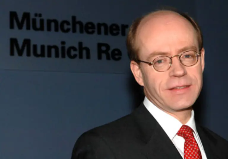 Muenchener-Rueck-Chef-Nikolaus-von-Bomhard-4-2-Millionen-Euro