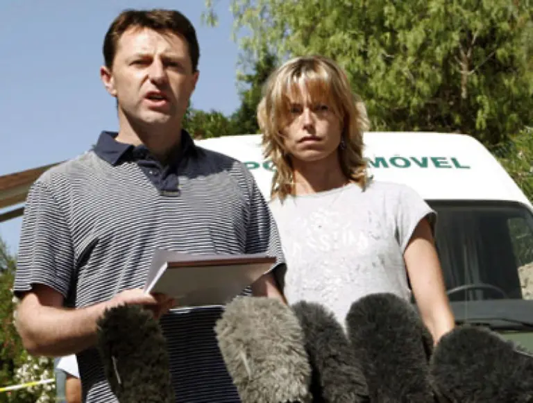 Die-McCanns-geben-die-Hoffnung-nicht-auf-In-einer-Pressekonferenz-setzen-sie-fuer-Hinweise-die-zur-Rettung-ihrer-Tochter-fuehren-eine-Belohnung-von-einer-Million-Pfund-aus-Das-Geld-stellt-ein-reicher-Brite-zur-Verfuegung