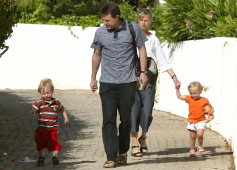 Mir-faellt-die-Vorstellung-schwer-dass-wir-als-Familie-mit-fuenf-Mitgliedern-hierher-kamen-und-nur-noch-zu-viert-abreisen-sagte-Kate-McCann-105-Tage-nach-dem-Verschwinden-ihrer-Aeltesten
