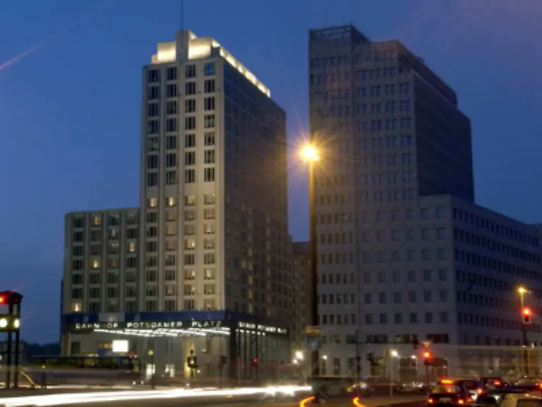 Gepaecktraeger-Zimmermaedchen-und-alle-die-dem-Gast-einen-Dienst-erweisen-sollten-mit-einem-Trinkgeld-belohnt-werden-das-sich-z-B-nach-der-Kategorie-des-Hotels-richtet