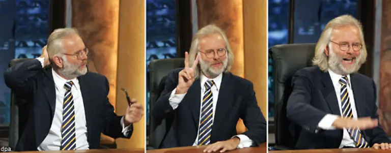 Manche-sagen-Schmidt-sei-muede-geworden-andere-nennen-es-altersmilde-Sein-Vertrag-laeuft-noch-bis-2008-der-Rest-ist-offen