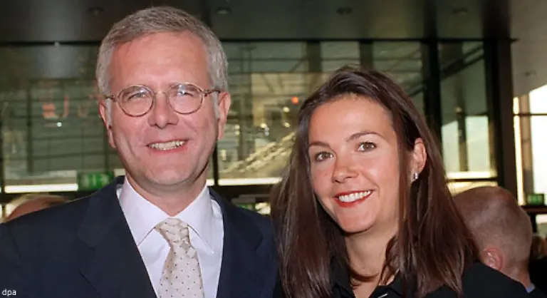 Seinen-50-Geburtstag-feiert-Schmidt-im-engsten-Kreis-Schmidt-hat-vier-Kinder-einen-Sohn-und-zwei-Toechter-von-seiner-Lebensgefaehrtin-Ellen-Hantzsch-und-einen-Sohn-aus-einer-frueheren-Beziehung-Demnaechst-wird-er-zum-fuenften-Mal-Vater