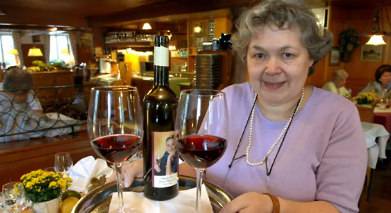 Wird-neuer-Wein-gereicht-trinkt-man-den-alten-nicht-noch-schnell-aus