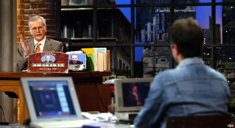 Redaktionsleiter-Manuel-Andrack-wird-dann-wohl-von-der-Buehne-verschwinden-Statt-zwei-Mal-wird-Schmidt-kuenftig-zudem-nur-noch-einmal-pro-Woche-auftreten