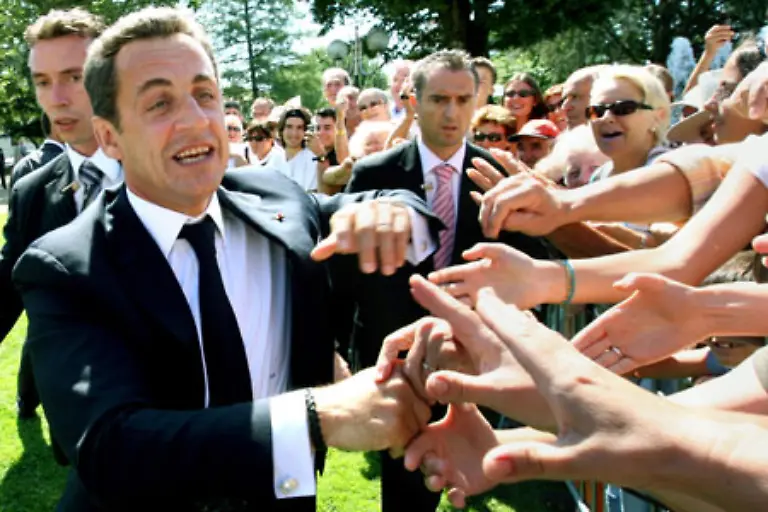 Super-Sarko-Omnipraesident-Hyperpraesident-und-Karikaturisten-verpassten-ihm-kleine-Teufelshoerner