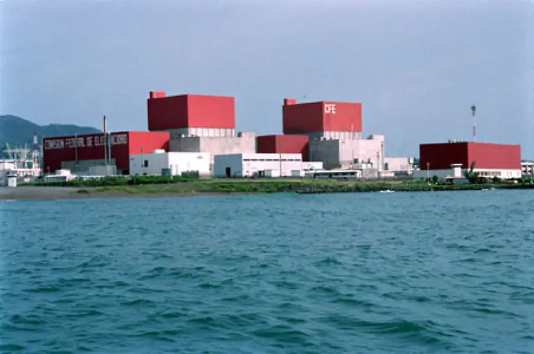 Das-einzige-Atomkraftwerk-des-Landes-wurde-vorsorglich-abgeschaltet-Der-Leiter-des-Atomkraftwerks-Laguna-Verde-Rafael-Fernandez-sagte-der-Wirbelsturm-stelle-zwar-keine-direkte-Gefahr-fuer-die-beiden-Atomreaktoren-dar