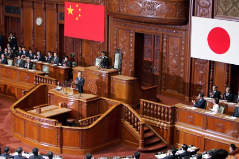 Das-moderne-Japan-beruft-sich-mit-seiner-Verfassung-auf-eine-parlamentarische-Demokratie