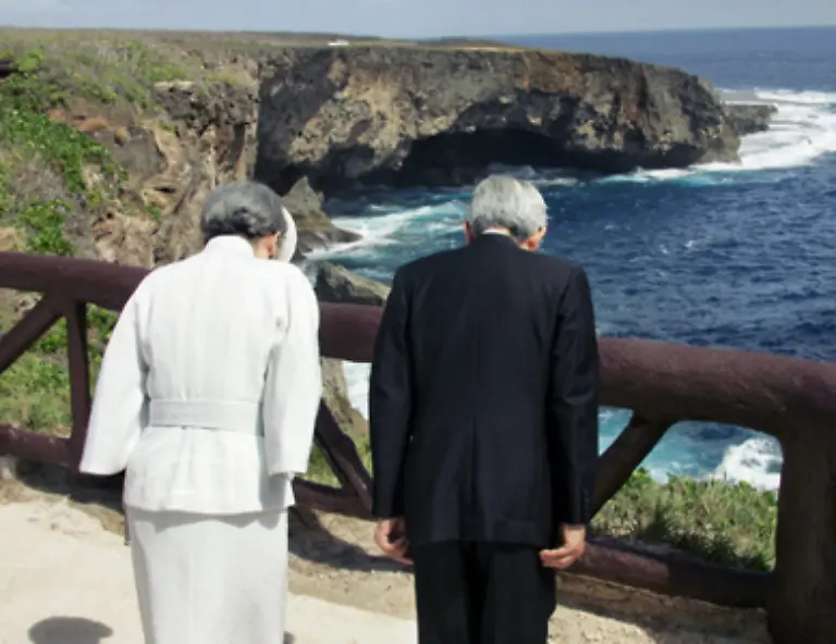 Besonders-undurchsichtig-und-schwer-nachvollziehbar-ist-fuer-Touristen-und-Geschaeftsreisende-die-japanische-Hoeflichkeit-Sie-basiert-auf-einer-Vielzahl-von-komplizierten-Verhaltensregeln-und-normen