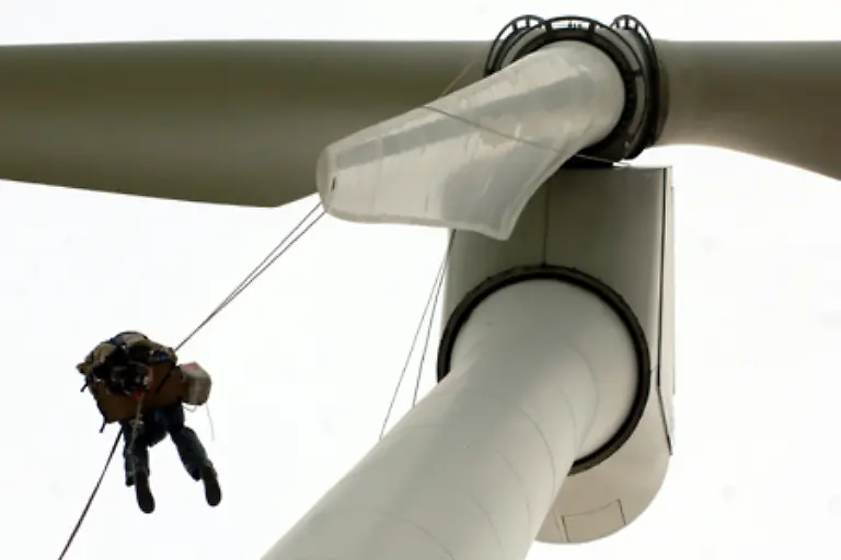 Mit-Hilfe-moderner-Anlagen-und-immer-weiter-entwickelter-Technik-sollen-die-Kosten-fuer-Strom-aus-Windkraft-enorm-gesenkt-werden