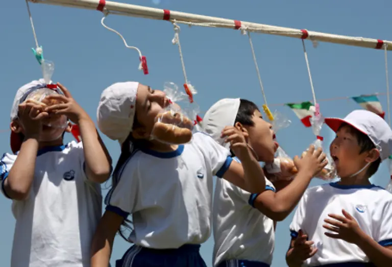 Kinder-stehen-in-Japan-im-Mittelpunkt-der-sozialen-Aufmerksamkeit-So-gilt-auch-die-Kindheit-als-gluecklichste-Zeit-eines-Japaners-oder-einer-Japanerin