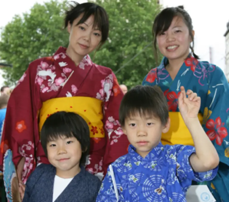 Die-japanische-Gesellschaft-pflegt-eine-ungebrochene-Haltung-Kindern-Muettern-und-der-Familie-gegenueber