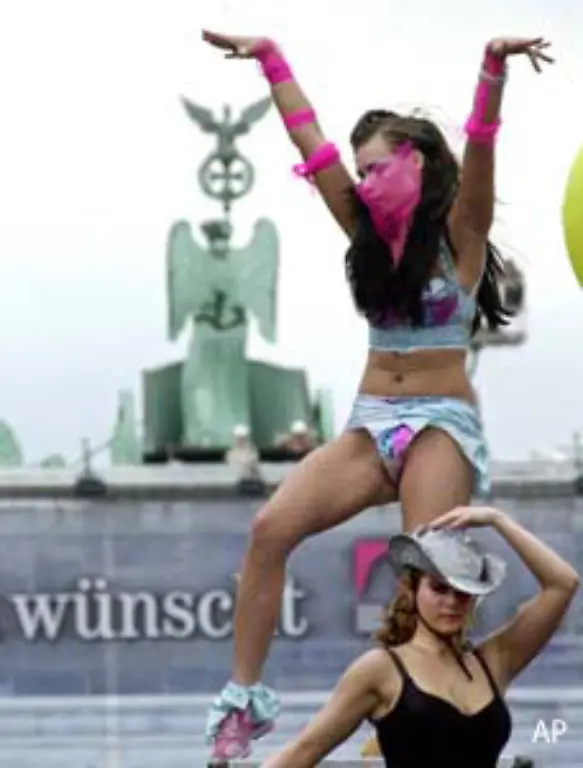 ein-gigantisches-Team-Telekom-mit-etwa-einer-Million-Mitgliedern-bekam-ein-Drogen-und-Imageproblem-genau-wie-der-ehemalige-Hauptsponsor-der-Parade