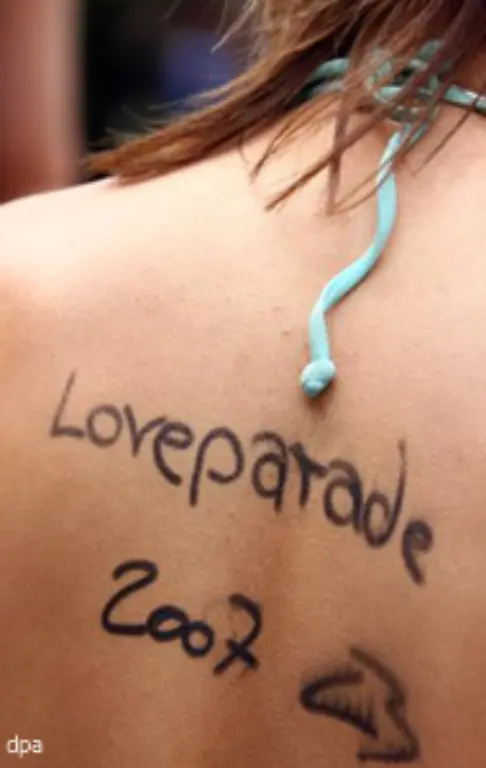 Die-Parade-wird-bis-2011-im-Pott-gefeiert-jedes-Jahr-in-einer-anderen-Stadt