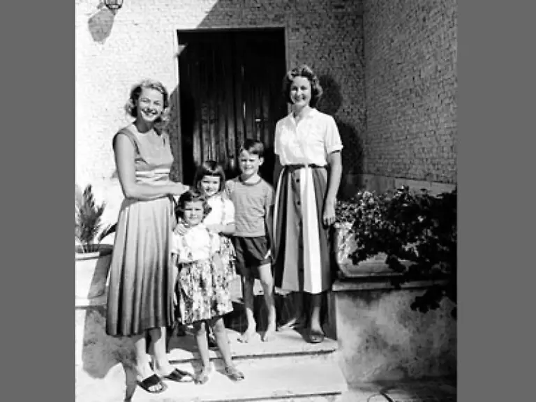 Tochter-Pia-ganz-rechts-stammt-aus-der-ersten-Ehe-Bergmans