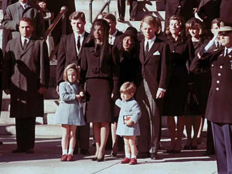 an-die-Ermordung-John-F-Kennedys
