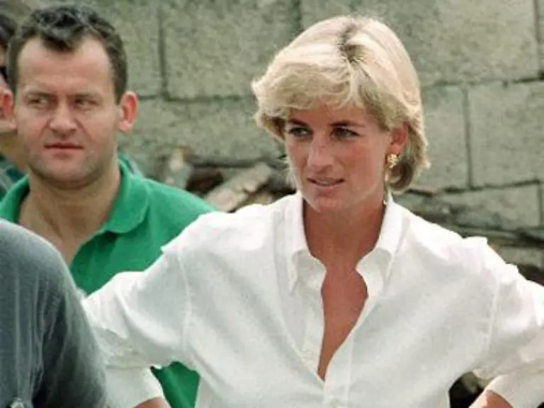 Diener-die-Buecher-schrieben-Foto-Paul-Burrell