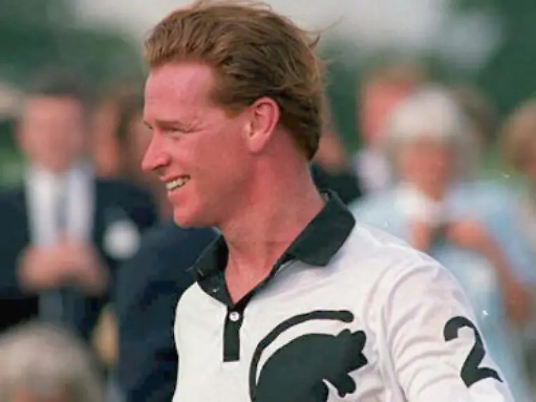 Liebhaber-auf-dem-Foto-der-Rittmeister-genannte-Major-James-Hewitt-der-auch-immer-wieder-als-Erzeuger-von-Harry-ins-Gespraech-gebracht-wurde-die-ihre-Klappe-nicht-halten-konnten-und-sich-mit-der-Prinzessin-bruesteten