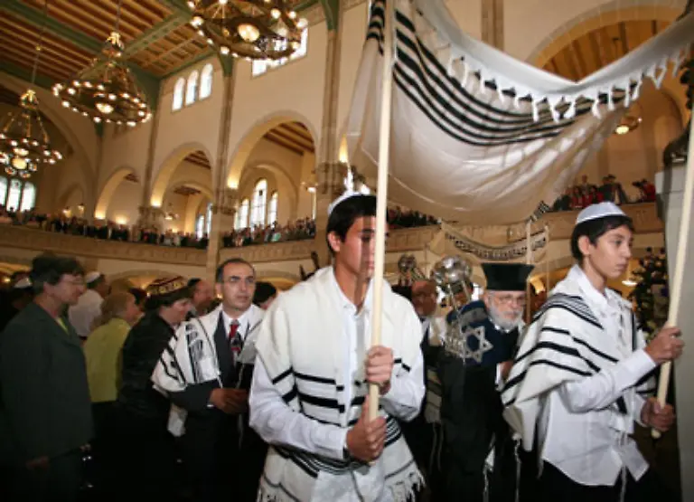 Wie-die-Synagoge-in-den-letzten-Kriegsjahren-genutzt-wurde-ist-bis-heute-umstritten-Einige-Zeitzeugen-berichten-dass-die-Heeresverwaltung-sie-als-Pferdestall-nutzte-in-anderen-Quellen-ist-von-einem-Moebel-oder-Textillager-die-Rede