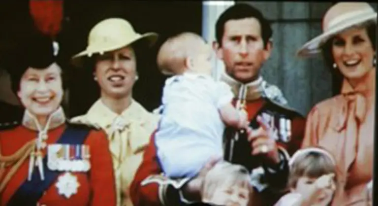 Und-sollte-Diana-dem-Rest-der-koeniglichen-Familie-auch-noch-so-sehr-die-Show-gestohlen-haben