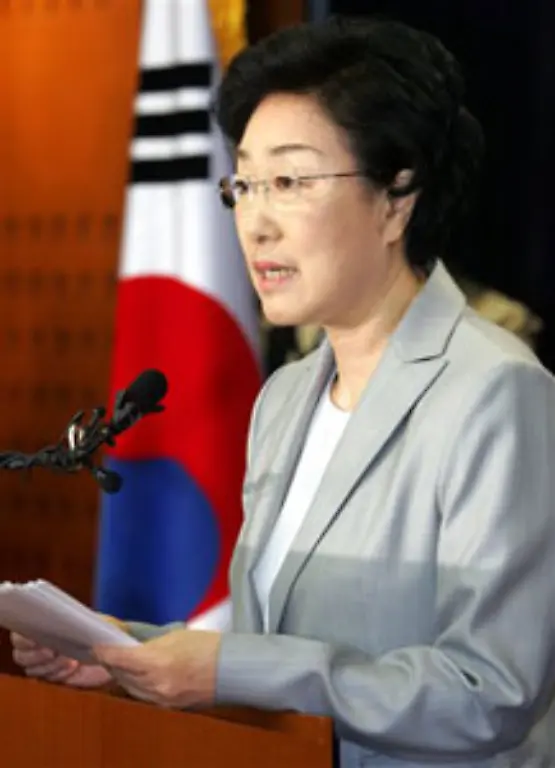 Dann-sind-da-auch-noch-die-Frauen-die-es-nicht-unter-die-ersten-Hundert-geschafft-haben-aber-noch-immer-viel-Macht-haben-beispielsweise-Myung-Sook-Han-Suedkoreas-ehemalige-Premierministerin
