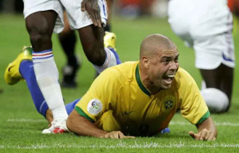 Arbeitsverweigerung-lassen-sich-weder-Fussballfans-noch-Vorgesetzte-bieten