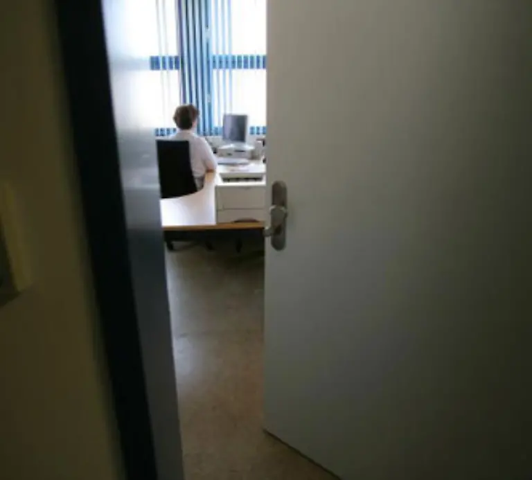 Es-macht-aber-einen-Unterschied-ob-man-dem-Vorgesetzten-die-Beleidigungen-direkt-ins-Gesicht-schleudert-oder-sich-hinter-geschlossener-Tuer-vor-vertrauten-Kollegen-aeussert-Wer-sich-vor-unbeteiligten-Zeugen-Luft-macht-hat-allerdings-schlechte-Karten