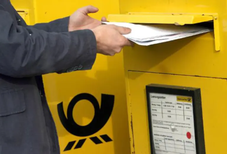 Auch-wenn-der-Arbeitgeber-den-Schaden-im-wahrsten-Sinne-des-Wortes-aus-der-Portokasse-bezahlt-Privatpost-auf-Firmenkosten-verschicken-kann-den-Job-kosten