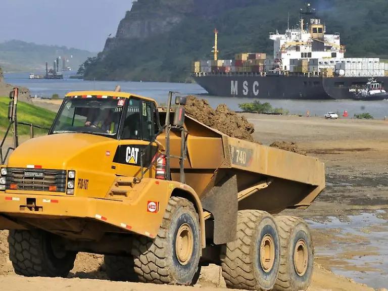 Derzeit-wird-am-Panamakanal-kraeftig-gebaut-Ab-2014-koennen-auch-groessere-Kreuzfahrtschiffe-die-Verbindung-zwischen-Atlantik-und-Pazifik-durchqueren