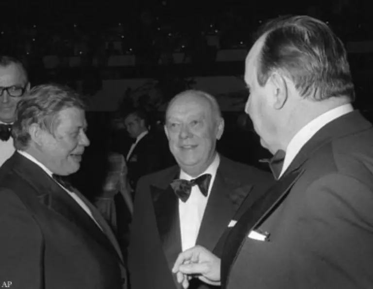 Fuer-die-RAF-ist-Schleyer-das-ideale-Opfer-Nie-zuvor-ist-so-viel-Wirtschaftsmacht-in-einer-Person-vereinigt-der-62-Jaehrige-ist-gleichzeitig-Daimler-Benz-Manager-Arbeitgeber-und-BDI-Praesident