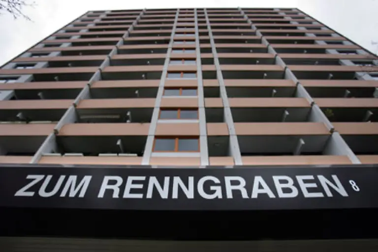 Irgendwo-auf-dem-Dienstweg-zwischen-Huerth-und-Koeln-war-Schmitts-Hinweis-auf-das-Volksgefaengnis-im-Renngraben-8-zwischen-tausenden-anderen-untergegangen-Waehrend-Polizist-Schmitt-kurz-nach-Schleyers-Entfuehrung-nach-auffaelligen-Anmietungen-forscht