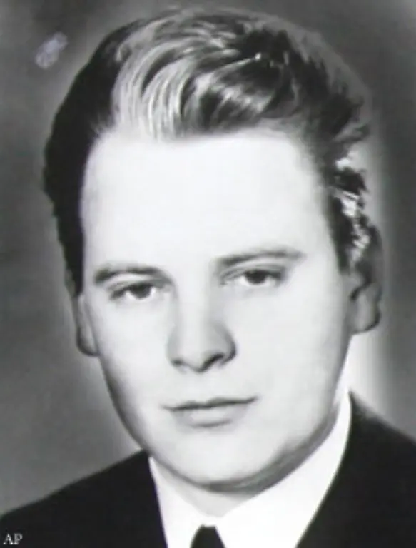 dabei-sterben-auch-sein-Fahrer-Wolfgang-Goebel