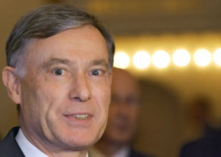 Falls-der-Bundespraesident-nicht-frueher-ueber-ihr-Gnadengesuch-entscheidet-Christian-Klars-Gesuch-lehnte-Horst-Koehler-im-Mai-2007-ab-Klar-muss-mindestens-bis-Anfang-2009-hinter-Gittern-bleiben