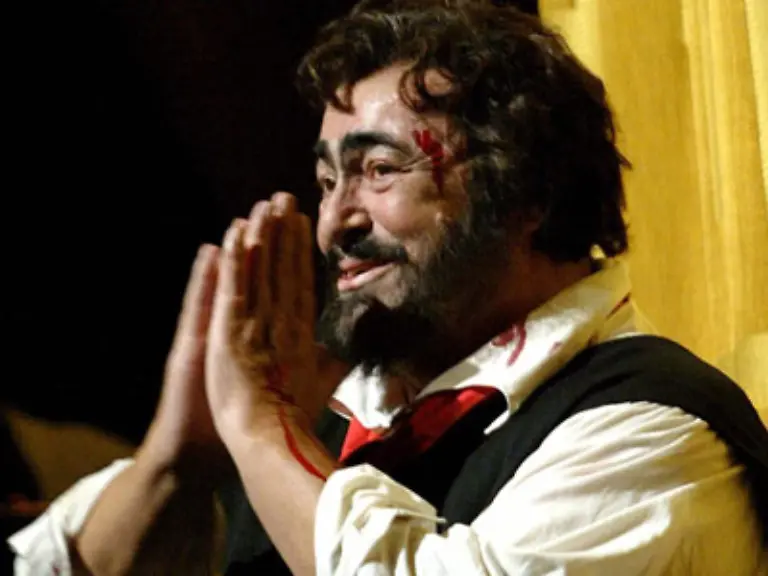 Kaum-ein-anderer-Tenor-hatte-eine-derartige-Buehnenpraesenz-wie-der-Dreizentnermann-aus-der-norditalienischen-Stadt-Modena-kaum-einer-war-so-charismatisch-wie-er