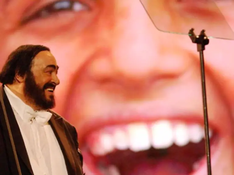 Dafuer-wurde-er-ausgebuht-um-dann-umso-erfreuter-empfangen-zu-werden-wenn-er-doch-wieder-auf-die-Buehne-trat-mit-oder-ohne-perfektem-hohen-C