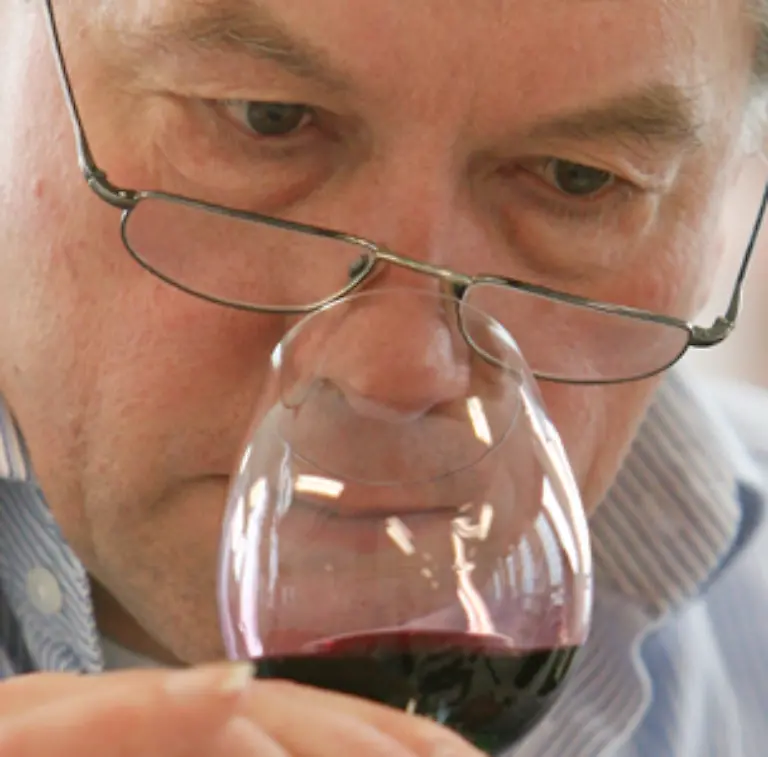 Obwohl-wir-taeglich-rund-23-000-Mal-einatmen-und-damit-unzaehlige-Duftmolekuele-wahrnehmen-springt-der-Geruchssinn-nur-an-wenn-etwas-besonders-stark-riecht