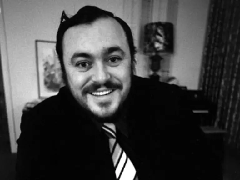 Immer-wieder-glaenzte-er-auch-als-Rudolf-in-Puccinis-La-Bohme-jener-Rolle-mit-der-er-am-29-April-1961-in-der-norditalienischen-Stadt-Reggio-Emilia-sein-Buehnendebuet-gab